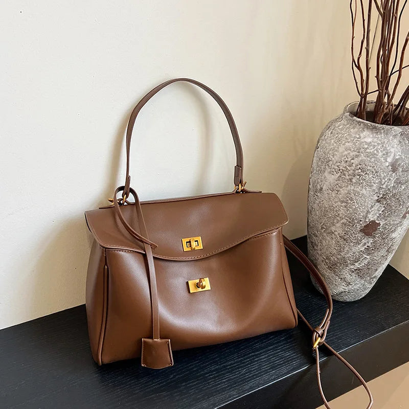 Elegance Defined: Women's Retro Crossbody Bag