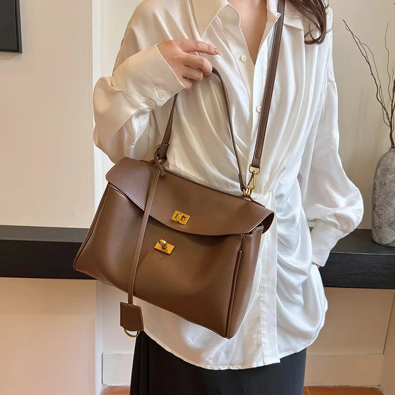 Elegance Defined: Women's Retro Crossbody Bag