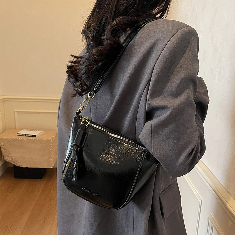 Exquisite Retro Women's Crossbody Bag 2025