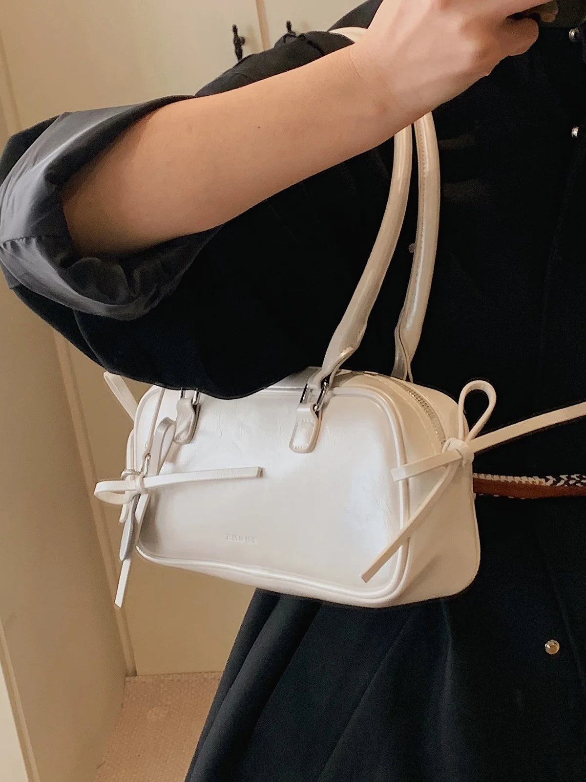 Elegance Boston Bag - Chic Women's Shoulder Handbag