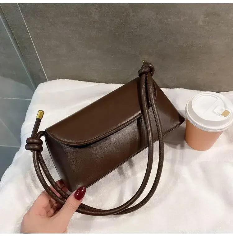 Elegance Defined: Retro Chic Crossbody Bag for Women