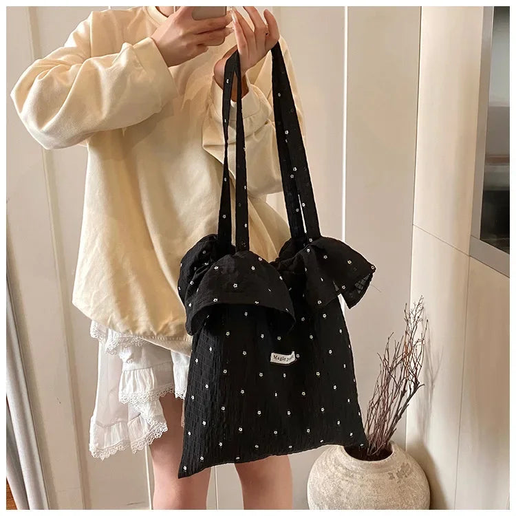 Elegant Floral Embroidered Ladies Shoulder Bag