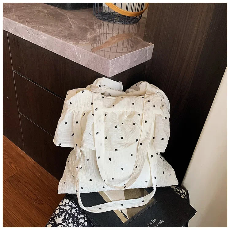 Elegant Floral Embroidered Ladies Shoulder Bag
