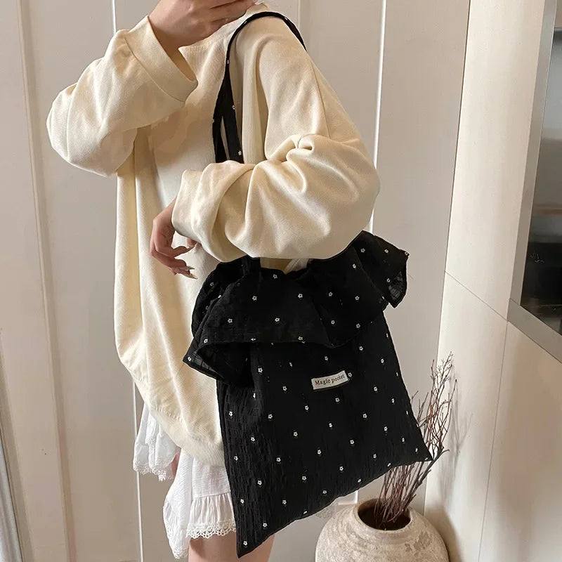 Elegant Floral Embroidered Ladies Shoulder Bag