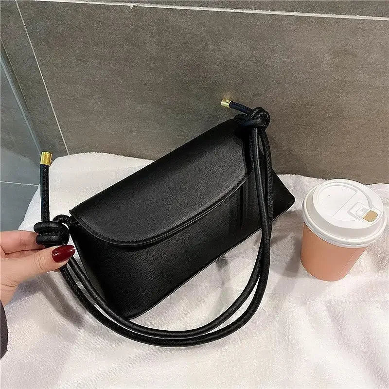 Elegance Defined: Retro Chic Crossbody Bag for Women