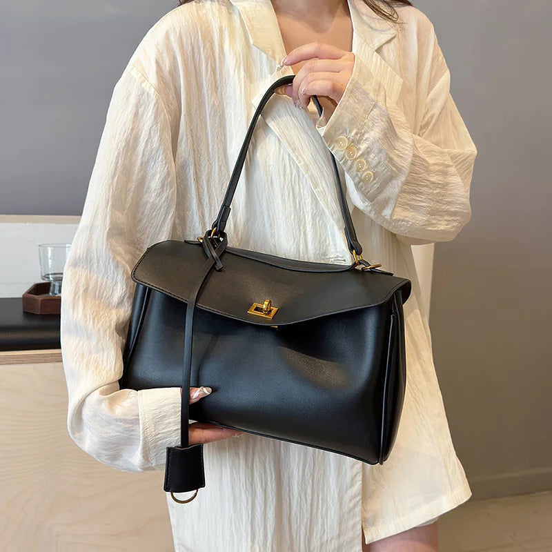 Elegance Defined: Women's Retro Crossbody Bag