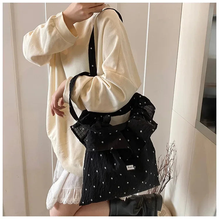 Elegant Floral Embroidered Ladies Shoulder Bag