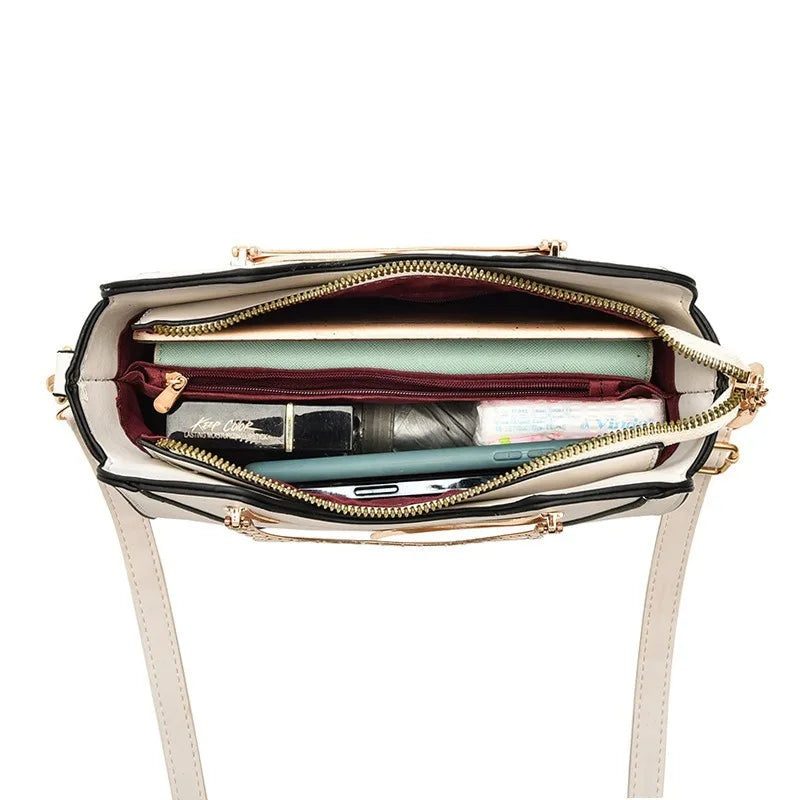 Exquisite Shell Bag with Chic Chain Accent