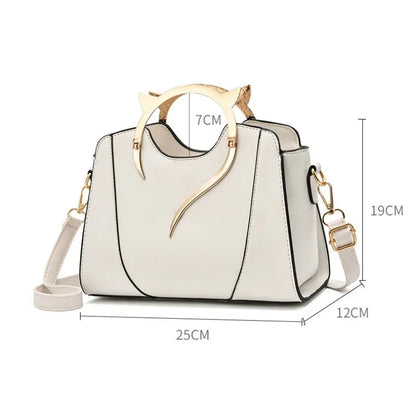 Exquisite Shell Bag with Chic Chain Accent