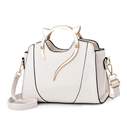 Exquisite Shell Bag with Chic Chain Accent