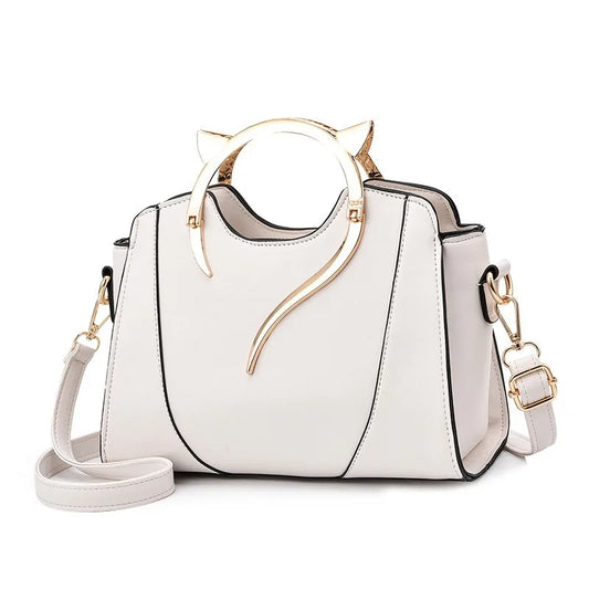 Exquisite Shell Bag with Chic Chain Accent