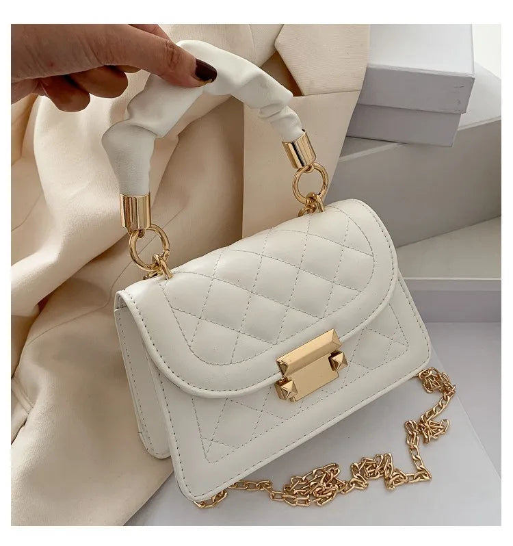 Elegance Defined: Classic Chain Crossbody Handbag
