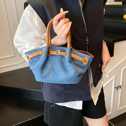 Elegance Defined: Luxurious Women's Small Crossbody Bag