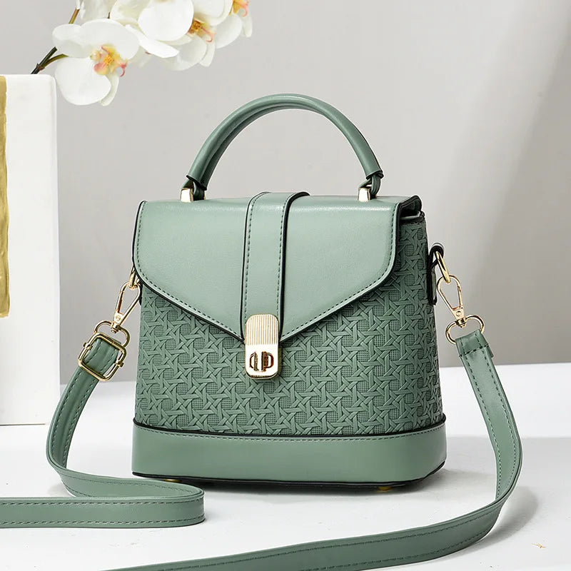 Elegant Women's Shoulder Bag - Timeless Style