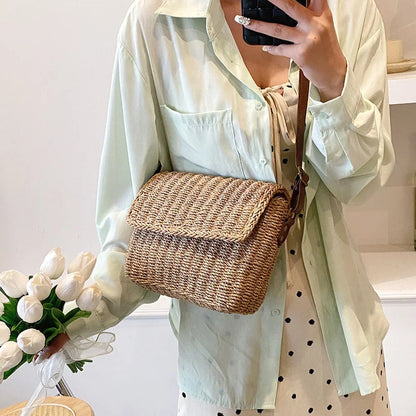 Exquisite Women's Raffia Crossbody Bag