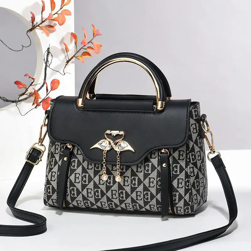 Elegant Designer Leather Shoulder Bag