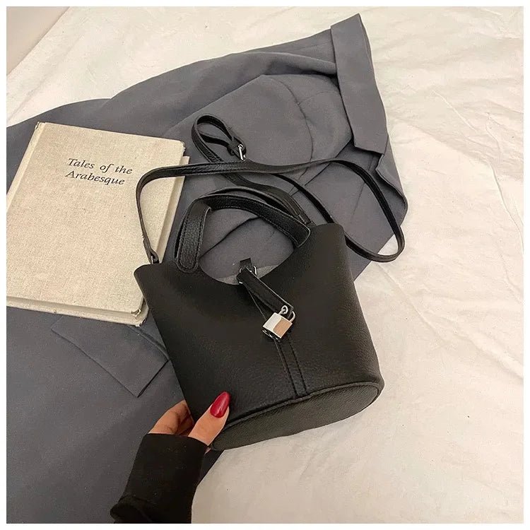 Elegant Women's Bucket Bag - Versatile & Chic