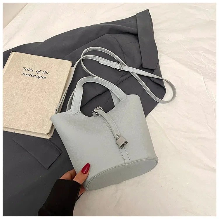 Elegant Women's Bucket Bag - Versatile & Chic